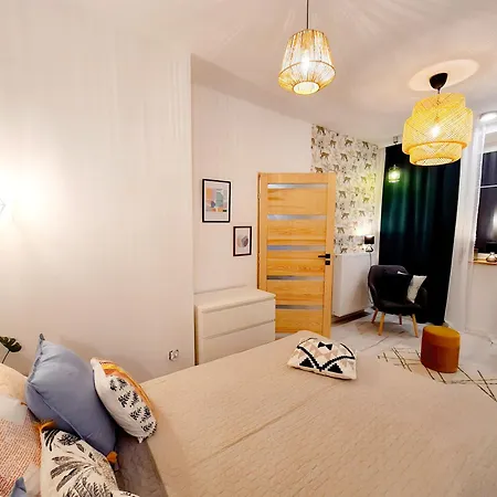Madison Apartment *