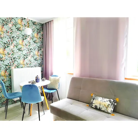 Madison Apartment *